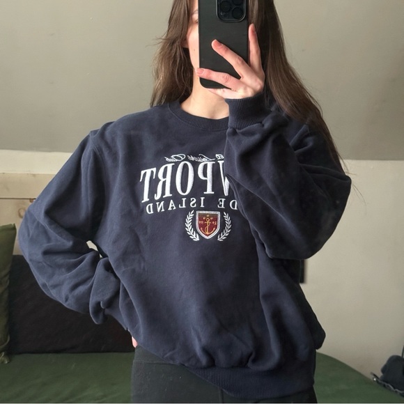 Hollister Newport Embroidered Crewneck - Picture 6 of 6